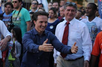  CAXIAS DO SUL, RS, BRASIL, 30/10/2016. Eleições Municipais 2016 - Candidato eleito Daniel Guerra (PRB) comemora a vitória conquistada na tarde deste domingo. Daniel será prefeito de Caxias do Sul no período de 2017 a 2020.  (Diogo Sallaberry/Pioneiro)