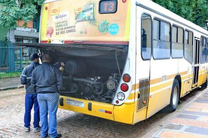  PORTO ALEGRE, RS, BRASIL, 14/05/2019- Atraso nos ônibus da linha T3.(FOTOGRAFO: JÚLIO CORDEIRO / AGENCIA RBS)