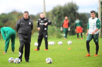  CAXIAS DO SUL, RS, BRASIL, 14/05/2019. Treino do Juventude no CT. O Ju está disputando a Série C do Campeonato Brasileiro. Na foto, técnico Marquinhos Santos. (Porthus Junior/Agência RBS)Indexador: Porthus Junior                  