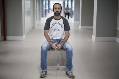  PORTO ALEGRE, RS, BRASIL, 05/04/2019- As lições dos empreendedores que fracassaram. Na foto- Rafael Chanin, o organizador do evento e da feira FailCon.(FOTOGRAFO: JEFFERSON BOTEGA / AGENCIA RBS)Indexador: Jefferson Botega