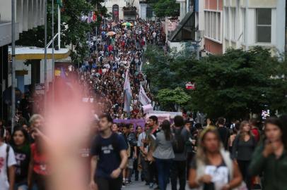  FLORIANÓPOLIS, SC, BRASIL, 15-05-2019: Protestos contra cortes na educação.