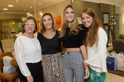 Participantes da Glamour Girl 2019, da Liga Feminina de Combate ao Câncer, arrecadam 40 mil fraldas para doar a entidades gaúchas. Na foto, Marlene Wolff, Adriane Kiperman, Débora Kiperman Rojas e Mirta Wolff Liga.