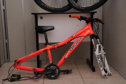  CAXIAS DO SUL, RS, BRASIL (14/05/2019)Bicicletas, rodas e caixas de cafés. Polícia Civil procura donos de objetos apreendidos em investigação contra estelionato na Serra. As apreensões aconteceram Farroupilha do dia 8 de abril. (Antonio Valiente/Agência RBS)