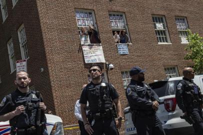 (FILES) In this file photo taken on May 15, 2019, Pro-Nicolas Maduro supporters and activists occupy the Venezuelan embassy in Washington, DC. - The representative of Venezuelan opposition leader Juan Guaidó in the US announced on May 16, 2019, that the Venezuelan Embassy in Washington, which had been taken by pro-Nicolás Maduro activists for weeks, was liberated. The liberation of our embassy was thanks to the struggle of the Venezuelan diaspora, and with sacrifice it remained outside against all adversities, Carlos Vecchio wrote on Twitter. (Photo by Eric BARADAT / AFP)