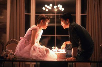 Molly Ringwald and Michael Schoeffling in Sixteen Candles/Gatinhas e Gatões (1984)