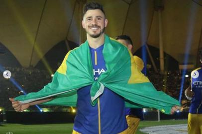 Giuliano, ex-meia de Inter e Grêmio, é campeão nacional na Arábia Saudita pelo Al-Nassr