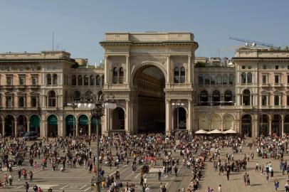 Piazza del Duomo, in the heart of Milan.  MILAN, Italy ¿ BC-TRAVEL-TIMES-36-MILAN-ART-NYTSF ¿ Piazza del Duomo, in the heart of Milan. More than three years have passed since Milan hosted the 2015 World Expo, a six-month extravaganza that generated more than 20 million visitors, corruption inquiries and a budget that ballooned to some 2 billion euros (or more). So was it worth it? In addition to improving infrastructure, the city used the event to position itself as the gateway to Italy ¿ a destination for more than just fashion, design and business. Visitors today will find cleaned-up canals and restored landmarks, as well as a panoply of projects in peripheral industrial zones that have stretched the city outward. (CREDIT: Andrea Wyner/The New York Times)..¿ ..ONLY FOR USE WITH ARTICLE SLUGGED --BC-TRAVEL-TIMES-36-MILAN-ART-NYTSF -- OTHER USE PROHIBITED.Editoria: TRALocal: MilanIndexador: Andrea WynerFonte: NYTNSFotógrafo: STR