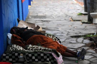  CAXIAS DO SUL, RS, BRASIL 03/06/2018Moradores de rua dormindo no centro de Caxias do Sul. (Felipe Nyland/Agência RBS)