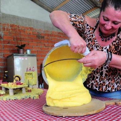  MONTE BELO DO SUL, RS, BRASIL, 16/05/2019. Visitamos a comunidade de Linha Fernandes Lima, interior de Monte Belo do Sul, vencedora da última edição do tradicional concurso de esculturas de polentas do Polentaço, de Monte Belo do Sul. O evento terá a sua 10ª edição neste fim de semana. (Porthus Junior/Agência RBS)