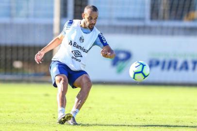 RS - FUTEBOL/TREINO GREMIO  - ESPORTES - Jogadores do Gremio realizam treino durante a manha desta sexta-feira, na preparaÃ§Ã£o para o Campeonato Brasileiro 2019. FOTO: LUCAS UEBEL/GREMIO FBPA. Thaciano