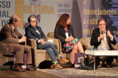 Mesa durante a Comissão de Educação, Cultura, Desporto, Ciência e Tecnologia, da Assembleia Legislativa.da equerda para a direita: José Paulo Martins (secrertário Adjunto Especial do Ministério da Cidadania), Beatriz Araujo (secretária Estadual da Cultura), Sofia Cavedon (presidente da Comissão e deputada estadual) e Marco Aurelio Alves (presidente do Conselho Estadual de Cultura)