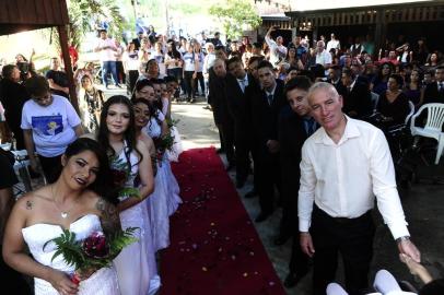  PORTO ALEGRE,RS,BRASIL.2019,05,19.Casaemto coletivo promovido pala Anjas da Lomba do Pinheiro,oito casais realizaram o sonho de celebrarem cerimônia de casamento na Lomba do Pinheiro.(RONALDO BERNARDI/AGENCIA RBS).