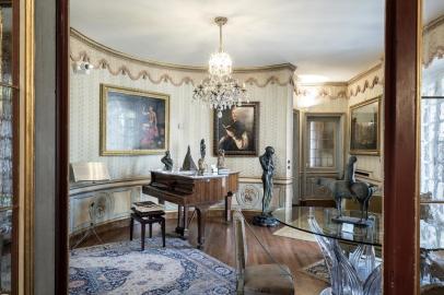 ARTWORK-REYBURN-ART-LSPRThe music room at Francesco Federico Cerrutiâs villa in Rivoli, Italy, May 1, 2019. After Cerrutiâs death in 2015, an agreement was reached between a foundation he set up and the Castello di Rivoli Museum of Contemporary Art, just outside Turin, to make his remarkable collection accessible to the public. (Alessandro Grassani/The New York Times)Editoria: ELocal: RIVOLIIndexador: ALESSANDRO GRASSANIFonte: NYTNSFotógrafo: STR