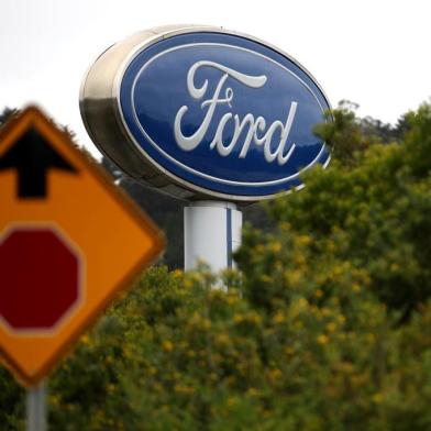 Ford Announces Its Cutting 7,000 Salaried PositionsCOLMA, CALIFORNIA - MAY 20: A sign with the Ford logo is posted in front of Serramonte Ford on May 20, 2019 in Colma, California. Ford Motor Company announced plans to lay off 7,000 salaried positions as the automaker restructures. The company hopes to save an estimated $600 million with the cuts.   Justin Sullivan/Getty Images/AFPEditoria: FINLocal: ColmaIndexador: JUSTIN SULLIVANSecao: TransportFonte: GETTY IMAGES NORTH AMERICAFotógrafo: STF