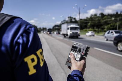  BIGUAÇU, SC, BRASIL, 05.01.2018: Bafometro da PRF no posto de Biguaçu.Indexador: Diorgenes Pandini