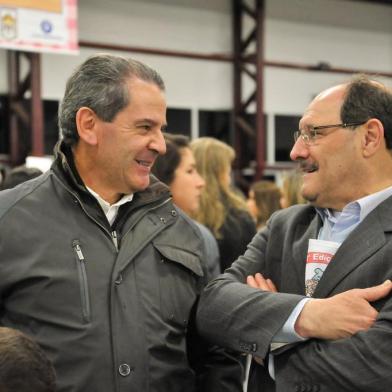 O Prefeito Alceu Barbosa Velho participou  sábado (09.07) da 13ª edição do jantar beneficente Mestres do Banquete. O evento, promovido pelas Lojas Maçônicas, ocorreu no Centro de Eventos da Festa da Uva. Alceu conversou com o Governador do Estado, José Ivo Sartori, e com o secretário geral de Governo, Carlos Búrigo.O Prefeito Alceu ainda agradeceu aos organizadores e aos envolvidos com o evento pelo espírito solidário, que vai beneficiar 11 entidades da cidade.