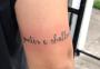 Tatuadora revela como surgiu a ideia de gravar "juntos e shallow now" na pele de amigo 