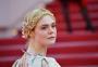 Elle Fanning desmaia em jantar no Festival de Cannes: "Vestido muito apertado"