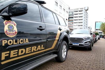  A Polícia Federal (PF) e a Receita Federal cumpriram, na manhã desta terça-feira (21), 10 mandados de prisão preventiva e 25 de busca e apreensão em cinco cidades gaúchas e em Santa Catarina e São Paulo. A chamada Operação Egypto investiga a Indeal, com sede em Novo Hamburgo, que atua sem autorização do Banco Central.