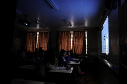  CAXIAS DO SUL, RS, BRASIL, 21/05/2019 - Com dinheiro repassado pela Vara de Execuções Criminais (VEC), a Escola Municipal de Ensino Fundamental Ramiro Pigozzi, no loteamento Arcobaleno, adquiriu nove projetores para as salas de aula. O projeto, de R$ 34 mil, foi aprovado em 2018. As verbas são oriuntas de multas e penas alternativas. VEC abriu edital para novos projetos em 2019. (Marcelo Casagrande/Agência RBS)