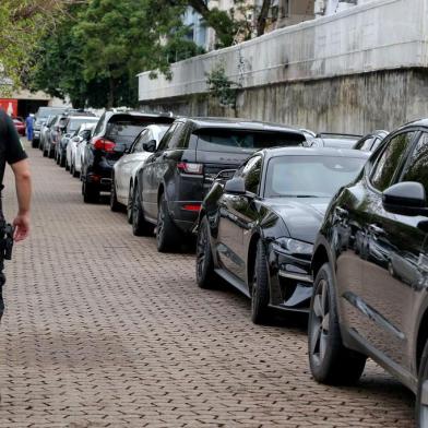  A Polícia Federal (PF) e a Receita Federal cumpriram, na manhã desta terça-feira (21), 10 mandados de prisão preventiva e 25 de busca e apreensão em cinco cidades gaúchas e em Santa Catarina e São Paulo. A chamada Operação Egypto investiga a Indeal, com sede em Novo Hamburgo, que atua sem autorização do Banco Central.