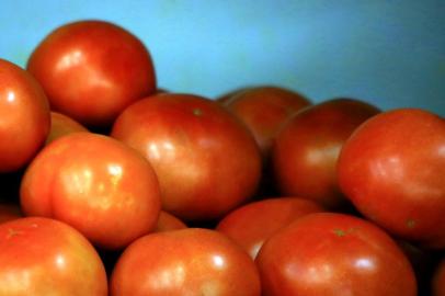  PORTO AELGRE -RS -BR - 22.10.2018Tomate volta a pesar no orçamento.Tomate Longa Vida 8,97  o kilo.FOTÓGRAFO: TADEU VILANI AGÊNCIARBS Editoria DG