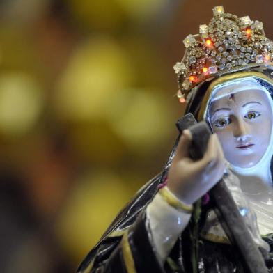  CAXIAS DO SUL, RS, BRASIL - 22/05/2019 - Centenas de fiéis acompanham procissão de Santa Rita em Caxias (FOTO: ANSELMO CUNHA/AGENCIA RBS)Indexador:                                 