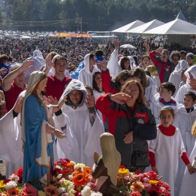 Romaria a pé em honra à Nossa Senhora de Caravaggio, em Canela