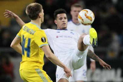  Astanas Kazakh defender Evgeny Postnikov and Dynamo Kievs Brazilian defender Sidcley vie for the ball during the UEFA Europa League group K football match between FC Astana and FC Dynamo Kiev in Astana on November 29, 2018. (Photo by Stanislav FILIPPOV / AFP)Editoria: SPOLocal: AstanaIndexador: STANISLAV FILIPPOVSecao: soccerFonte: AFPFotógrafo: STR