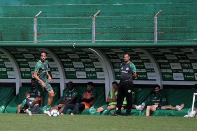  CAXIAS DO SUL, RS, BRASIL, 19/04/2019 - Depois de eliminar o Botafogo na Copa do Brasil, ainda no dia 11 de abril, o time volta a campo apenas na próxima quarta-feira (24) pela competição nacional, desta vez pela quarta fase. NA FOTO: volante Aprile. (Marcelo Casagrande/Agência RBS)