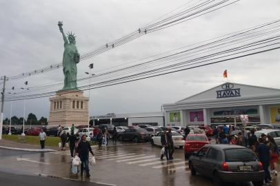 Movimentação no primeiro dia de funcionamento da Havan em Caxias