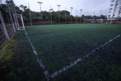  PORTO ALEGRE, RS, BRASIL, 22/05/2019: Prefeitura quer de volta terreno da sede da associação dos funcionários da Carris. Na foto: quadra de futebolIndexador: ISADORA NEUMANN