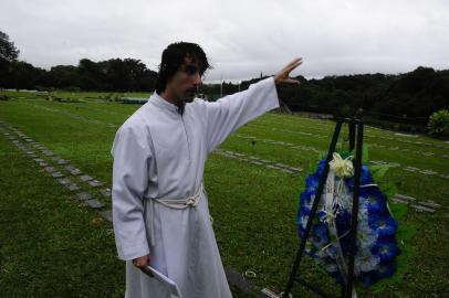  VIAMÃO,RS,BRASIL.2019,05,24.No Sabado será ralizado casamento coletivo no cemitério Saint Hilaire,são 10 casais de baixa renda.Na foto.Padre Claudio Junior.(RONALDO BERNARD/AGENCIA RBS).