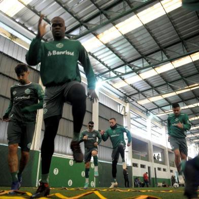  Juventude treina no gramado sintético antes de enfrentar o São José-PoA, pela Série C. (Lucas Amorelli/Agência RBS)