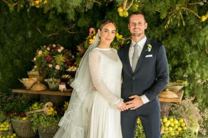 Marina Ciconet e Daniel Bortoluzzi Willig celebram casamento com festa íntima para 90 familiares.