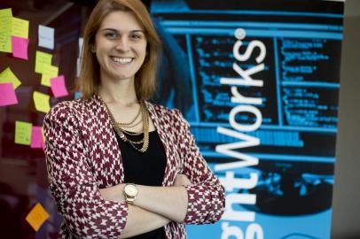 Nelice Heck é formada em Relações Internacionais e com MBA em Gestão Estratégica e Inovação e sempre trabalhou em empresas de tecnologia. Há oito anos trabalha na ThoughtWorks, tendo passado por diversas funções dentro da empresa. Como instrutora em metodologias ágeis e Analista de Negócios teve a oportunidade de tornar suas ideias em algo tangível, de valor e que outras pessoas poderão usufruir. Como participante ativa nos grupos de Justiça Social da empresa pode desempenhar um diferente papel, estando mais próxima do seu ideal de mudar o mundo através da tecnologia. Foi responsável pela abertura da operação da ThoughtWorks no Chile e por desenvolver a cultura de trabalho lá. Atualmente esta trabalhando como Gerente-geral do escritório de Porto Alegre, junto com a Pamela Rampanelli.