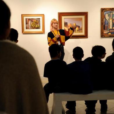  CAXIAS DO SUL, RS, BRASIL (23/05/2019)Jovens do projeto Criança Feliz visitam exposição na Casa da Cultura em Caxias do Sul. (Antonio Valiente/Agência RBS)