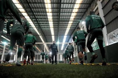  Juventude treina no gramado sintético antes de enfrentar o São José-PoA, pela Série C. (Lucas Amorelli/Agência RBS)