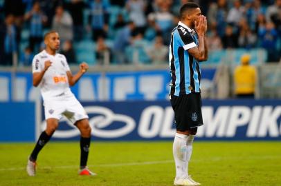 Grêmio enfrenta o Atlético-MG na Arena pela sexta rodada do Brasileirão. Na foto, Andrpe lamenta pênalti perdido