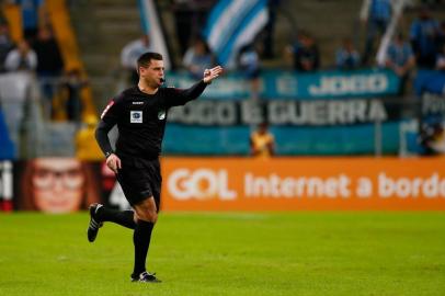 Grêmio enfrenta o Atlético-MG na Arena pela sexta rodada do Brasileirão. Na foto, o árbitro Rafael Traci