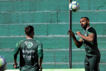 CAXIAS DO SUL, RS, BRASIL, 10/04/2019O juventude faz seu último treino jo Jaconi antes da partida decisiva contra o Botafogo - RJ na 3ª fase da Copa do Brasil aqui mesmo em Caxias amanhã às 19h. Dalberto, atacante(Lucas Amorelli/Agência RBS)