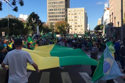 Manifestantes fazem ato em defesa de medidas do governo Jair Bolsonaro em Caxias do Sul