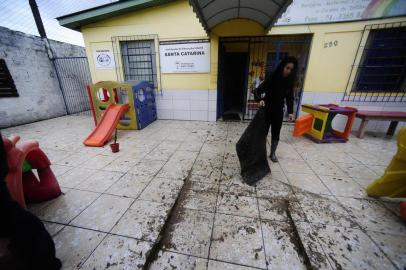  PORTO ALEGRE,RS,BRASIL.Bombas do DP,qua funcioram deixaram ruas e muitas casas alagadas,no Bairro Sarandi.(RONALDO BERNARDI/AGENCIA RBS).