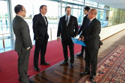  BRASÍLIA, DF, BRASIL,28.05.2019. Presidente da República, Jair Bolsonaro, durante café da manhã com Dias Toffoli, Presidente do Supremo Tribunal Federal; Davi Alcolumbre, Presidente do Senado Federal; Rodrigo Maia, Presidente da Câmara dos Deputados; Onyx Lorenzoni, Ministro-Chefe da Casa Civil da Presidência da República; Paulo Guedes, Ministro de Estado da Economia, e Augusto Heleno, Ministro-Chefe do Gabinete de Segurança Institucional da Presidência da República.Foto: Marcos Corrêa/PR