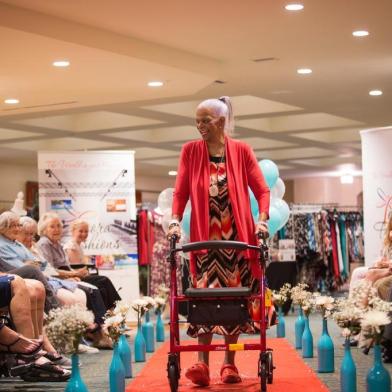 VANITY-FERLA-ART-LSPRModel Nell Bassett-Harris walks down the runway at a senior fashion show at Symphony, an assisted living center, in Stuart, Fla., April 2, 2019. For some senior citizens, their sense of vanity remains intact and keeping up appearances is simply part of good health. (Alicia Vera/The New York Times)Editoria: LLocal: STUARTIndexador: ALICIA VERASecao: AFonte: NYTNSFotógrafo: STR