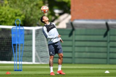  Liverpools Brazilian midfielder Roberto Firmino takes part in a training session at the Melwood Training ground in Liverpool, northwest England on May 28, 2019. (Photo by Anthony Devlin / AFP)Editoria: SPOLocal: LiverpoolIndexador: ANTHONY DEVLINSecao: soccerFonte: AFPFotógrafo: STR