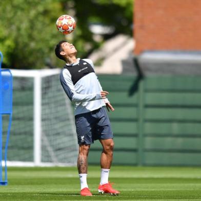  Liverpools Brazilian midfielder Roberto Firmino takes part in a training session at the Melwood Training ground in Liverpool, northwest England on May 28, 2019. (Photo by Anthony Devlin / AFP)Editoria: SPOLocal: LiverpoolIndexador: ANTHONY DEVLINSecao: soccerFonte: AFPFotógrafo: STR