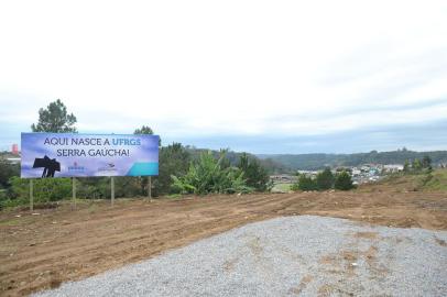  CAXIAS DO SUL, RS, BRASIL, 27/05/2019Novo Campus UFRGS: Evento com autoridades locais em que o  Prefeito de Farroupilha Claiton Gonçalves e o reitor da UFRGS Rui Vicente Oppermann assinaram para a construção do campus. (Lucas Amorelli/Agência RBS)