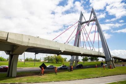  PORTO ALEGRE, RS, BRASIL,  06/12/2018 : Viaduto Abdias do Nascimento (perto do Beira-Rio) - Situação dos viadutos de POA. Especial da editoria de POA para a Superedição. Matéria sobre como funciona a fiscalização dos viadutos da cidade (em razão do que houve em SP). Para ilustrar a matéria, vamos registrar alguns viadutos da capital. (Omar Freitas/Agência RBS)