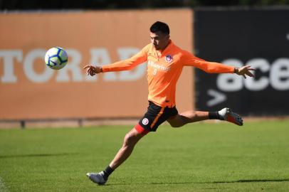 PORTO ALEGRE (RS), 18/5/2019: Víctor Cuesta em treino do Inter no CT Parque Gigante.